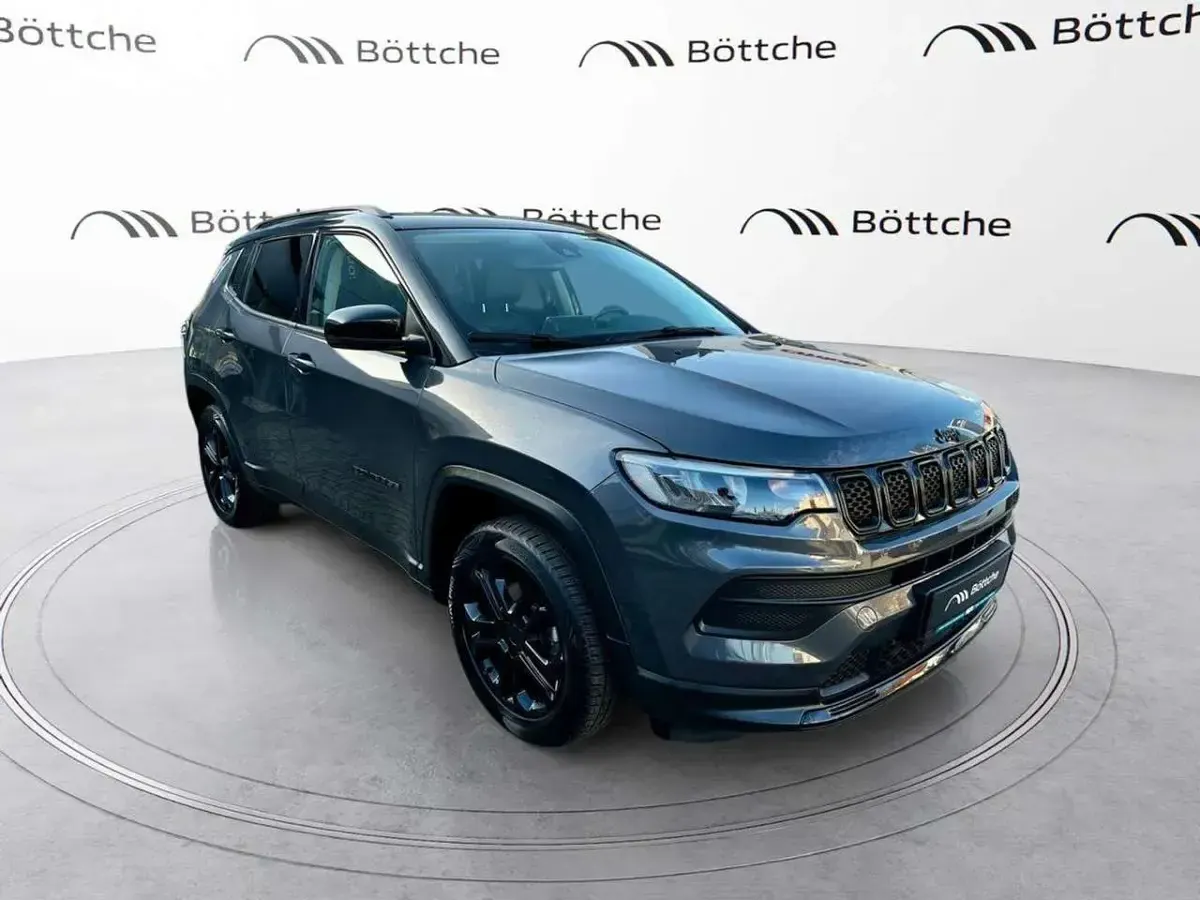 Gebraucht Jeep Compass Night Eagle 131 PS (96 kW) 2023 Graphite grey metallic SUV
