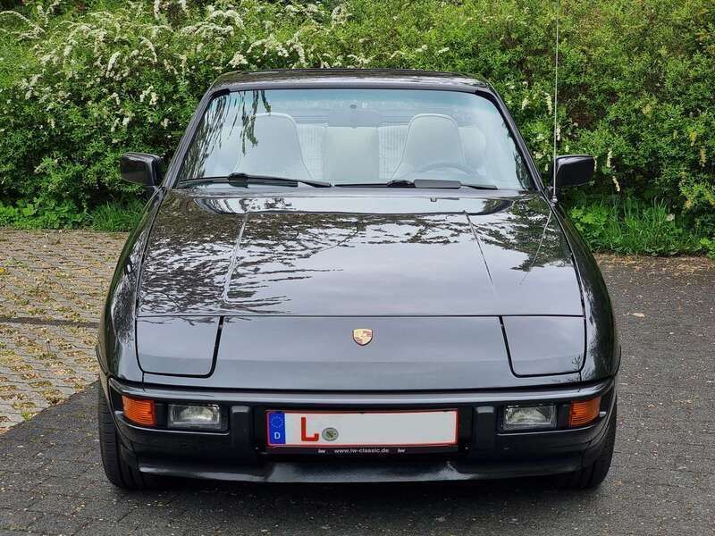 Grau Gebraucht 1987 Porsche 924 Coupé | 21.490 € - Bild 1/4
