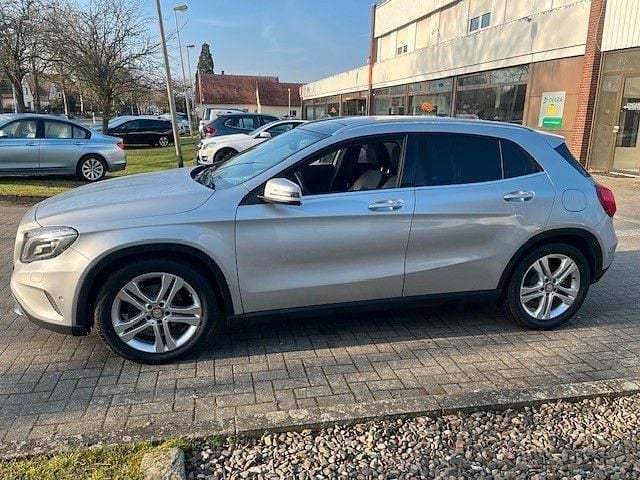 Gebraucht Mercedes GLA200 136 PS (100 kW) 2016 Silber SUV