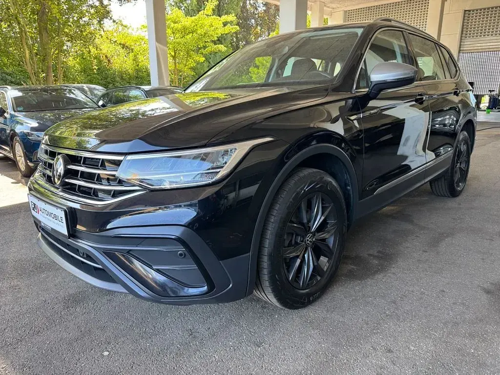 Gebraucht VW Tiguan Allspace Life 150 PS (110 kW) 2024 Schwarz SUV