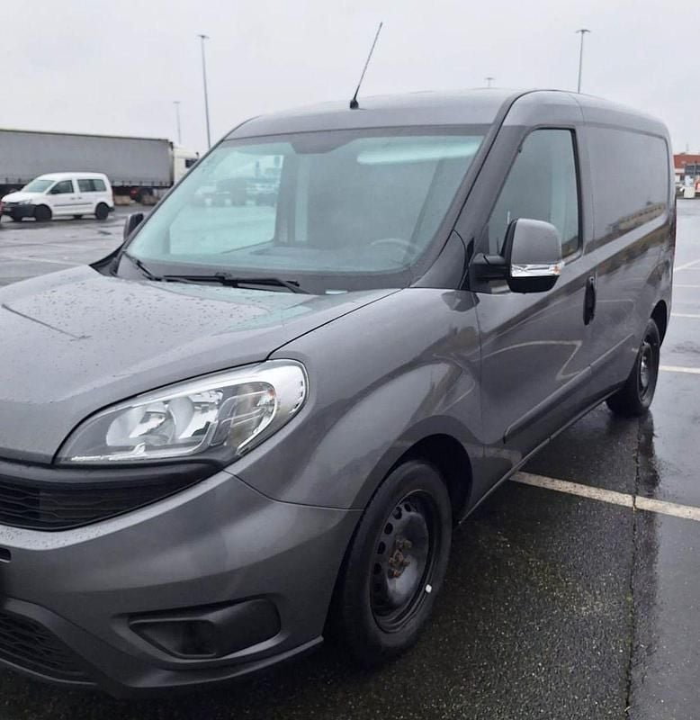 Gebraucht Fiat Doblò 90 PS (66 kW) 2015 Grau Van / Kleinbus