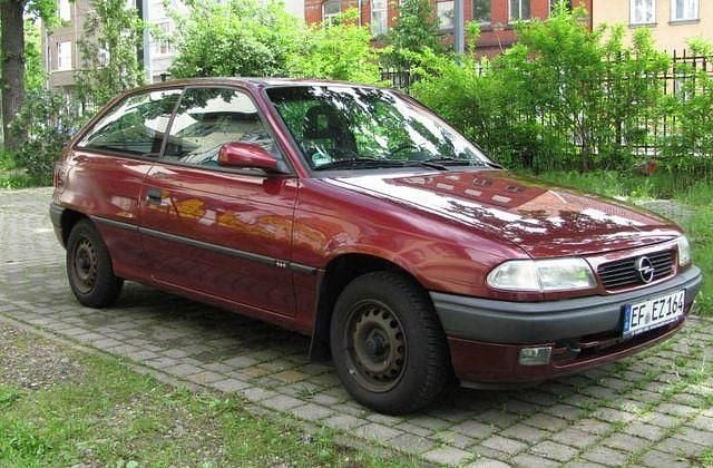 Gebraucht Opel Astra 102 PS (75 kW) 1996 Rot Kleinwagen