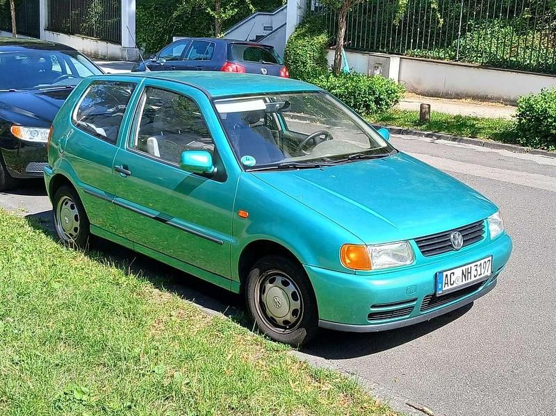 Grün Gebraucht 1995 VW Polo Limousine | 700 € - Bild 1/4