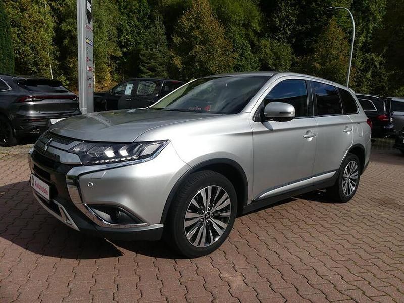 Silber Gebraucht 2018 Mitsubishi Outlander SUV | 18.990 € (Fairer Preis) - Bild 1/4