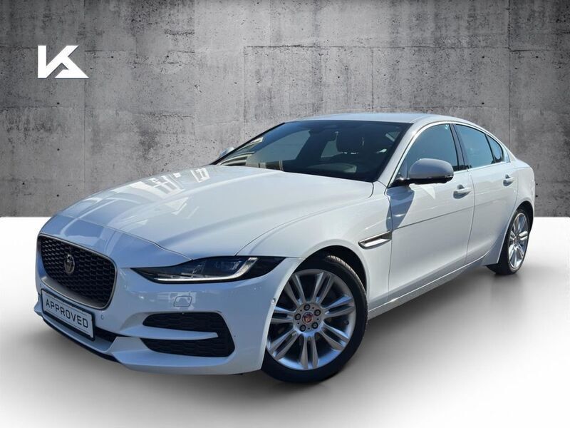 Fuji white Gebraucht 2021 Jaguar XE SE Limousine | 28.990 € (Etwas zu teuer) - Bild 1/4