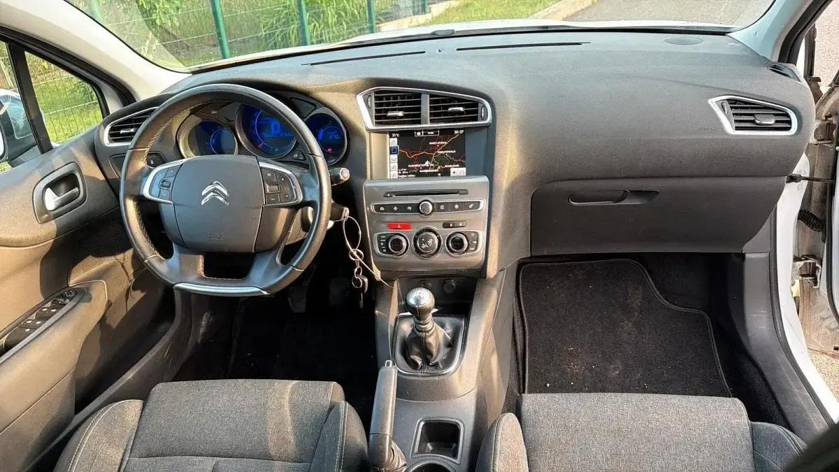 Gebraucht Citroën C4 120 PS (88 kW) 2016 Weiß Limousine