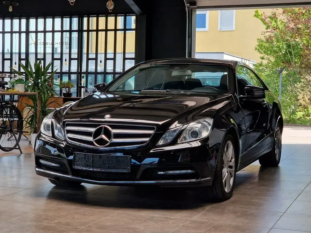 Gebraucht Mercedes E220 Elegance 170 PS (125 kW) 2011 Schwarz Coupé