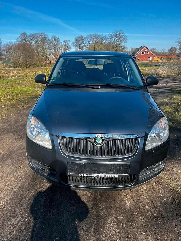 Gebraucht Skoda Fabia 60 PS (44 kW) 2010 Silber Kleinwagen