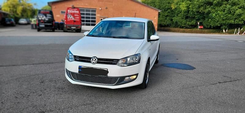 Weiß Gebraucht 2013 VW Polo Life Kleinwagen | 4.700 € (Guter Preis) - Bild 1/4