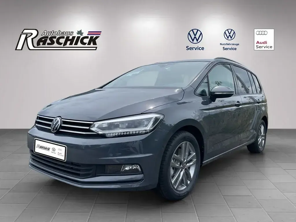 Neu VW Touran Comfortline 150 PS (110 kW) 2026 Delfingrau Van / Kleinbus