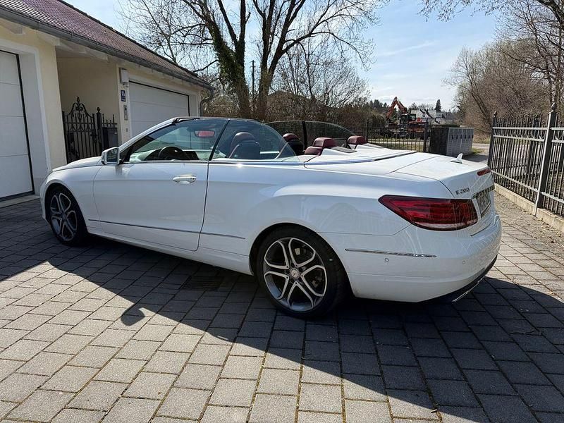 Gebraucht Mercedes E200 184 PS (135 kW) 2015 Weiß Cabrio