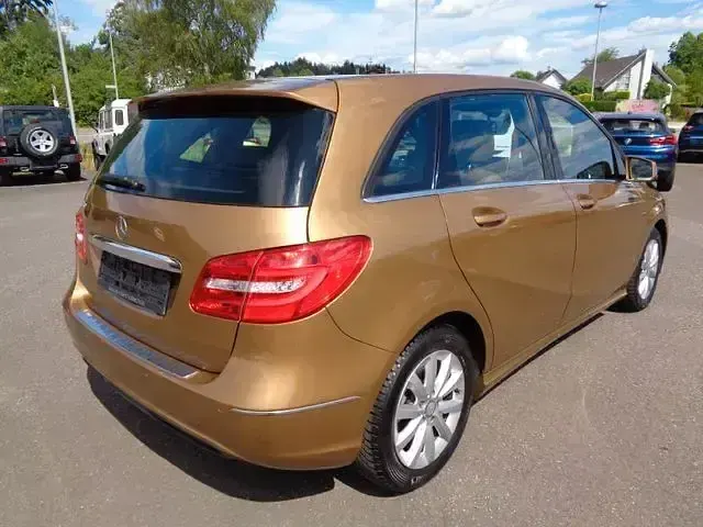 Gebraucht Mercedes B200 156 PS (114 kW) 2012 Canyonbeige Kleinwagen