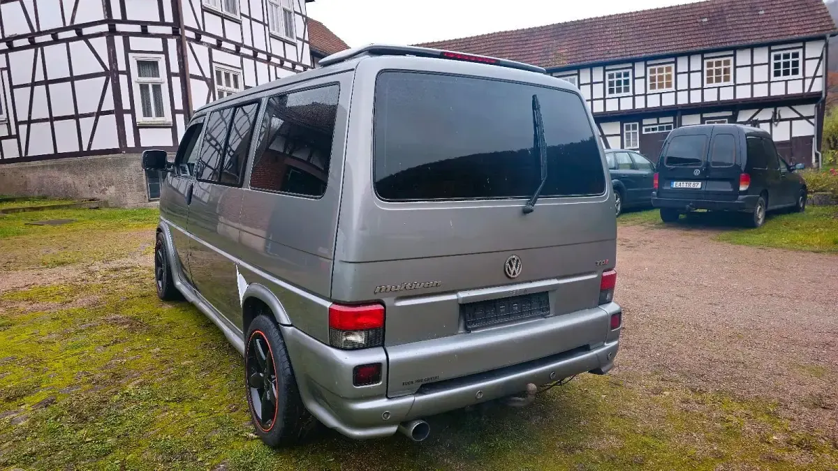 Używany VW Multivan Highline 170 KM (125 kW) 2002 Szary Minivan