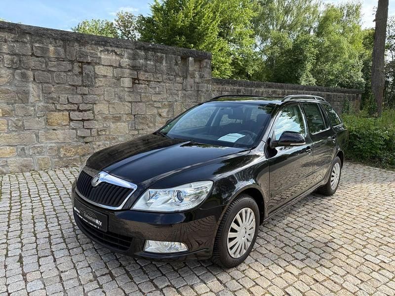 Schwarz Gebraucht 2010 Skoda Octavia Ambiente Kombi | 3.999 € (Fairer Preis) - Bild 1/4