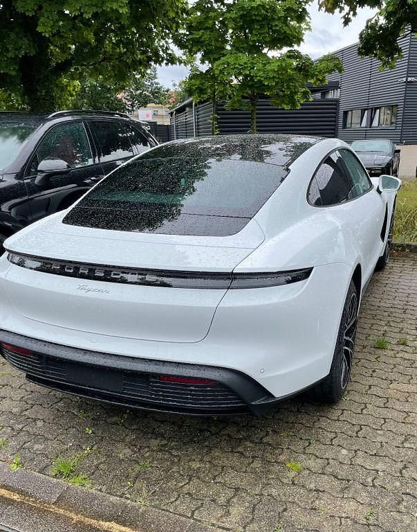 Weiß Gebraucht 2021 Porsche Taycan Limousine | 63.700 € (Guter Preis) - Bild 1/1