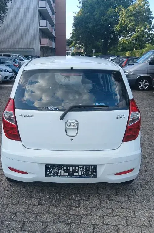 Gebraucht Hyundai i10 Edition 70 PS (51 kW) 2013 Weiß Kleinwagen
