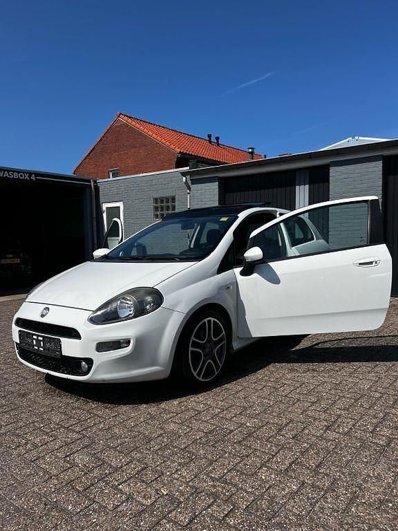 Weiß Gebraucht 2012 Fiat Punto Evo Sport Kleinwagen | 3.300 € (Superpreis) - Bild 1/4