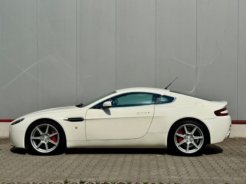 Weiß Gebraucht 2007 Aston Martin V8 Vantage Coupé | 47.900 € (Superpreis) - Bild 1/4