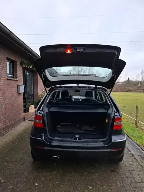 Gebraucht Mercedes B170 116 PS (85 kW) 2008 Schwarz Van / Kleinbus