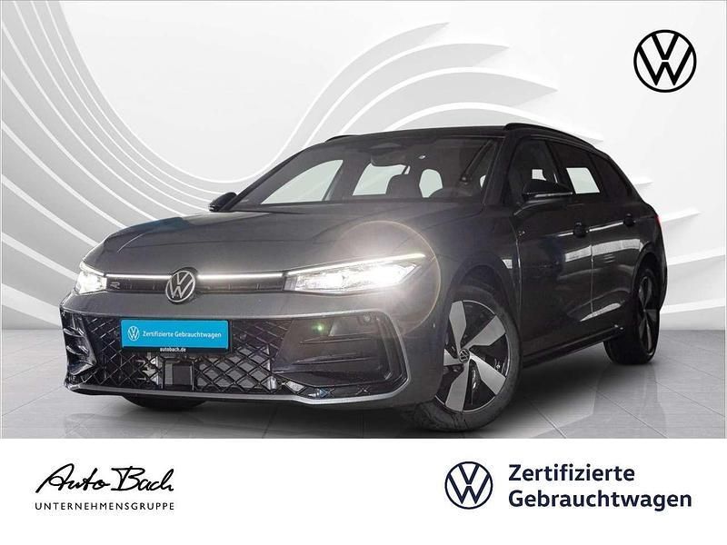Grau (diabasgrau metallic grenadills) Gebraucht 2024 VW Passat R-line Kombi | 59.980 € - Bild 1/4