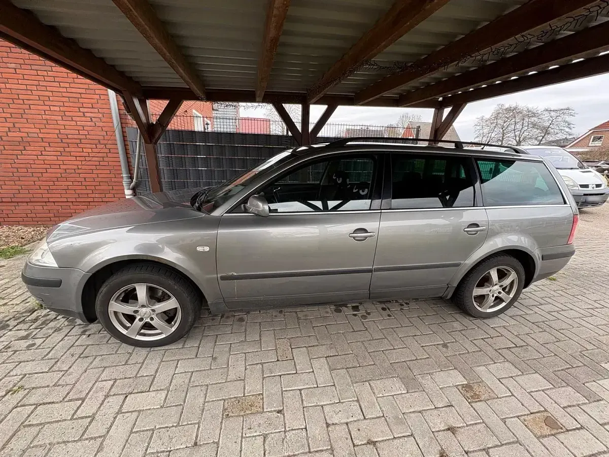 Usata VW Passat 101 CV (74 kW) 2003 Grigio Station wagon