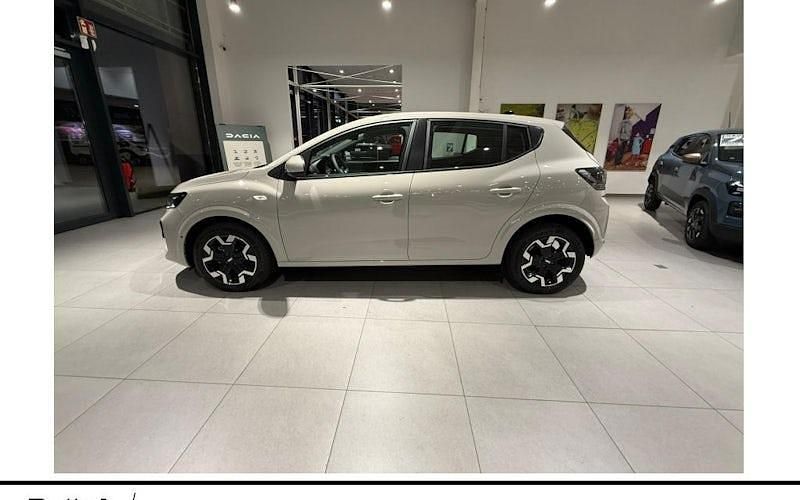 Neu Dacia Sandero Journey 101 PS (74 kW) 2026 Sandstone metallic Kleinwagen