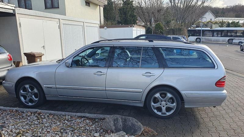 Gebraucht Mercedes E320 Avantgarde 224 PS (164 kW) 2002 Silber Kombi