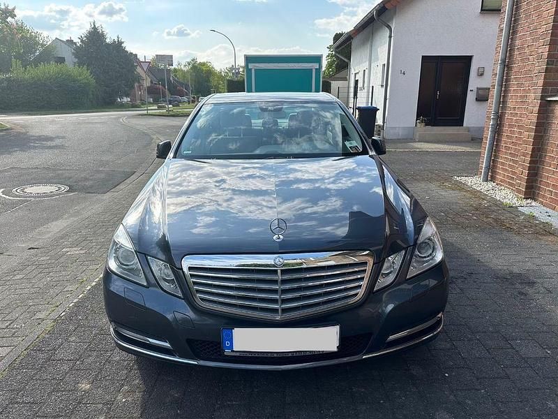 Usata Mercedes E250 204 CV (150 kW) 2010 Argento Berlina