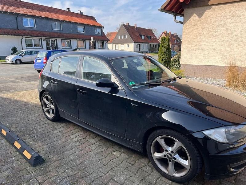 Gebraucht BMW 116 122 PS (89 kW) 2005 Schwarz Kleinwagen