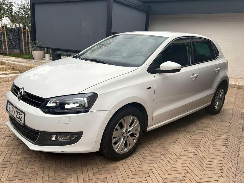 Weiß Gebraucht 2013 VW Polo Limousine | 7.999 € (Guter Preis) - Bild 1/4