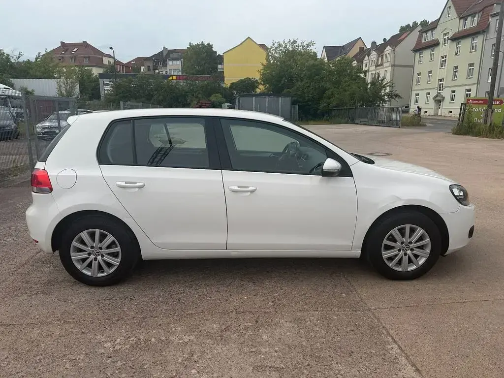 Gebraucht VW Golf VI Trendline 102 PS (75 kW) 2009 Weiß Kleinwagen