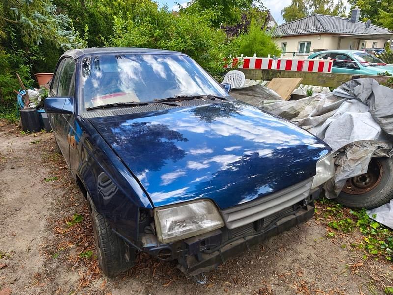 Blau Gebraucht 1991 Opel Kadett Cabrio | 3.500 € - Bild 1/3
