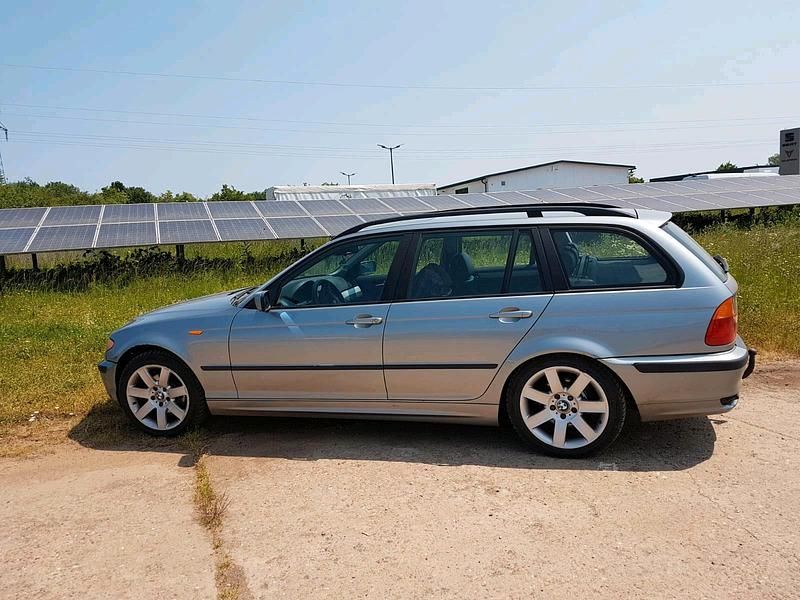 Silber Gebraucht 2003 BMW 320 Kombi | 1.100 € (Guter Preis) - Bild 1/4
