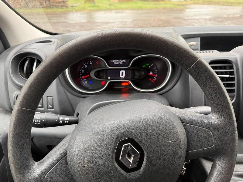 Gebraucht Renault Traffic 147 PS (108 kW) 2020 Weiß Van / Kleinbus