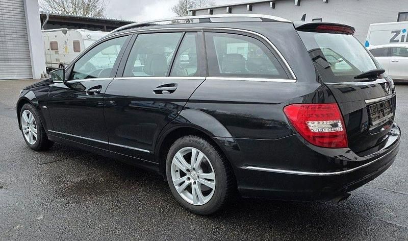 Gebraucht Mercedes C180 156 PS (114 kW) 2012 Schwarz Kombi