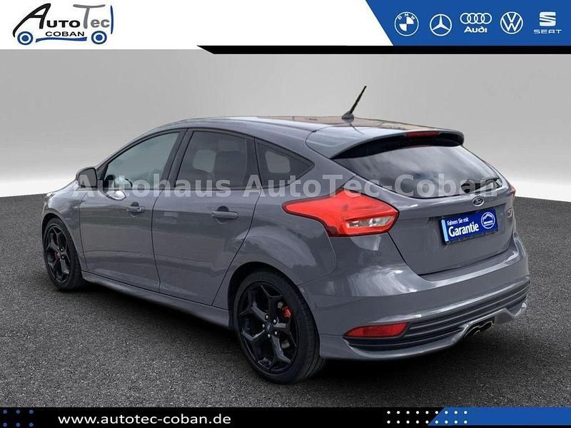 Używany Ford Focus ST 250 KM (183 kW) 2018 Szary Sedan/Limuzyna