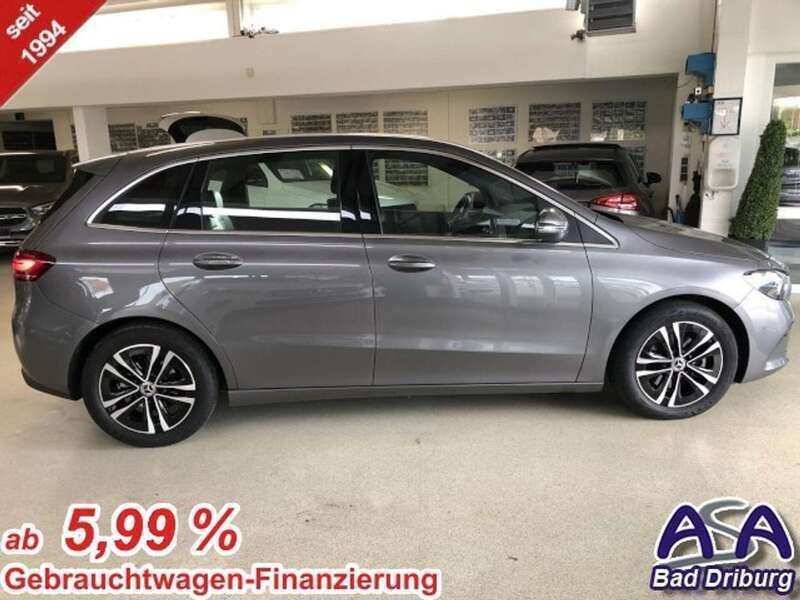 Mountaingraumetallic Gebraucht 2023 Mercedes B180 Advanced Van / Kleinbus | 30.990 € (Etwas zu teuer) - Bild 1/3