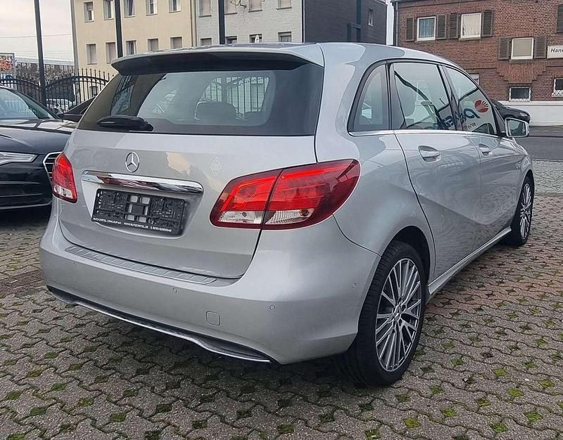 Gebraucht Mercedes B180 122 PS (89 kW) 2017 Polarsilber  metalliclack Van / Kleinbus