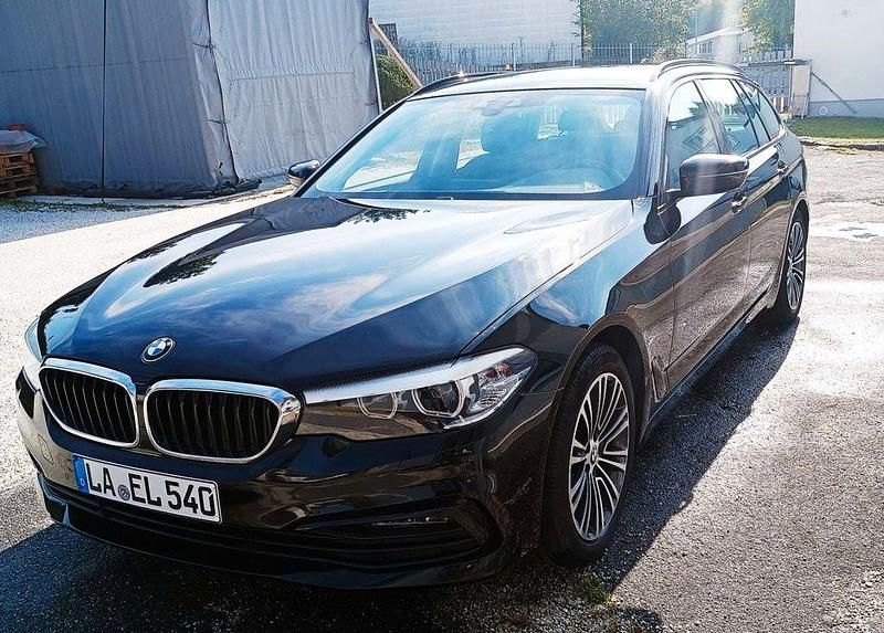 Schwarz Gebraucht 2018 BMW 540 Shadowline Kombi | 24.800 € (Guter Preis) - Bild 1/4