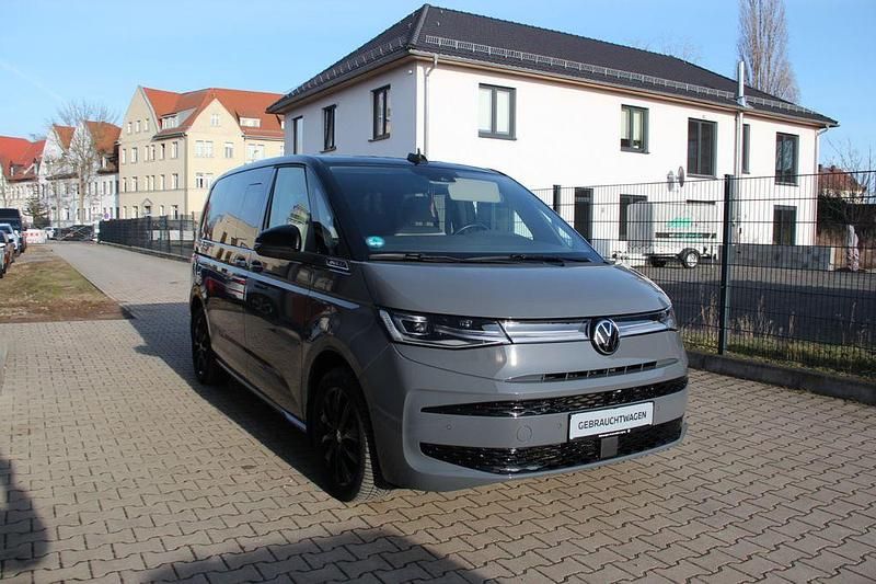Gebraucht VW Multivan Life 150 PS (110 kW) 2023 Grau Van