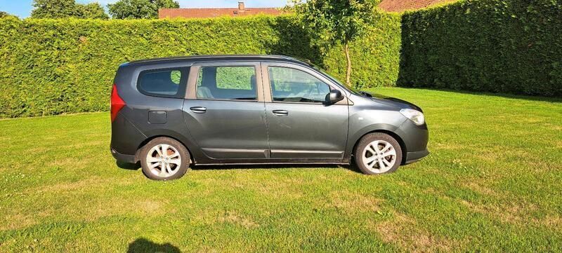 Grau Gebraucht 2012 Dacia Lodgy Prestige Van / Kleinbus | 3.997 € (Superpreis) - Bild 1/4