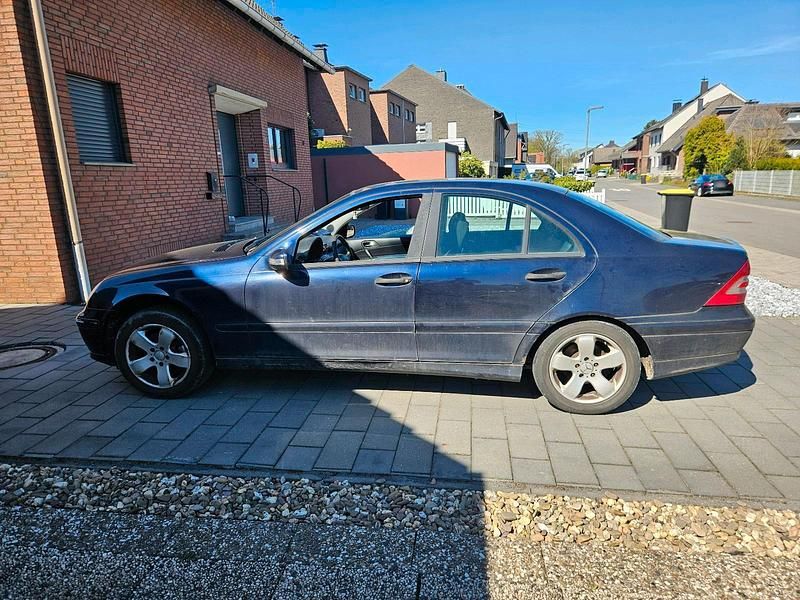 Gebraucht Mercedes C200 122 PS (89 kW) 2005 Blau Limousine