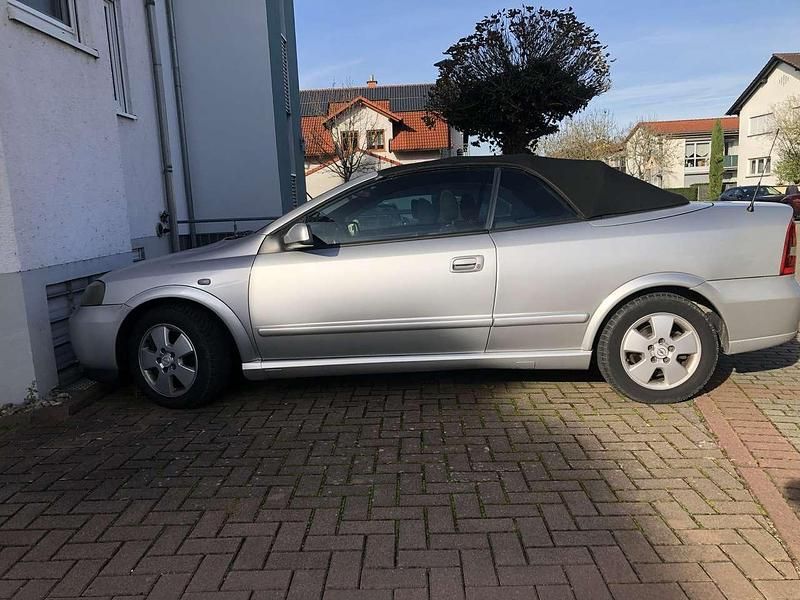 Gebraucht Opel Astra Cabriolet Edition 125 PS (91 kW) 2004 Silber Cabrio