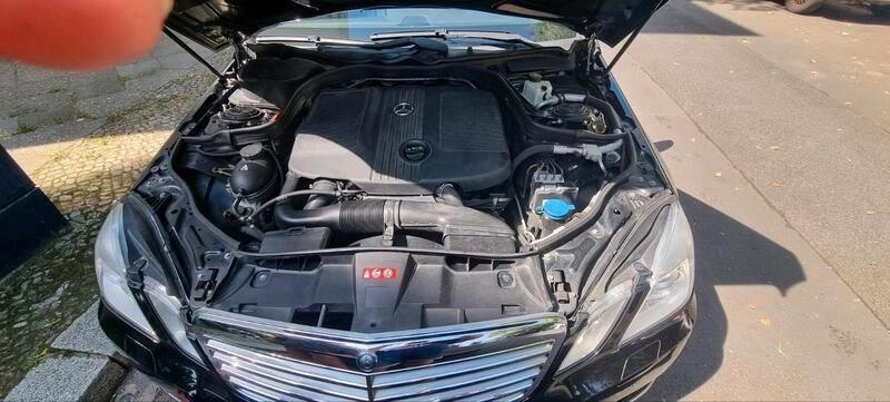 Schwarz Gebraucht 2010 Mercedes 220 Kombi | 8.000 € - Bild 1/4