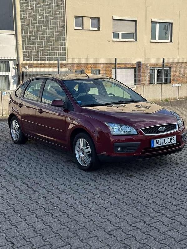 Gebraucht Ford Focus Ghia 101 PS (74 kW) 2006 Rot Kleinwagen