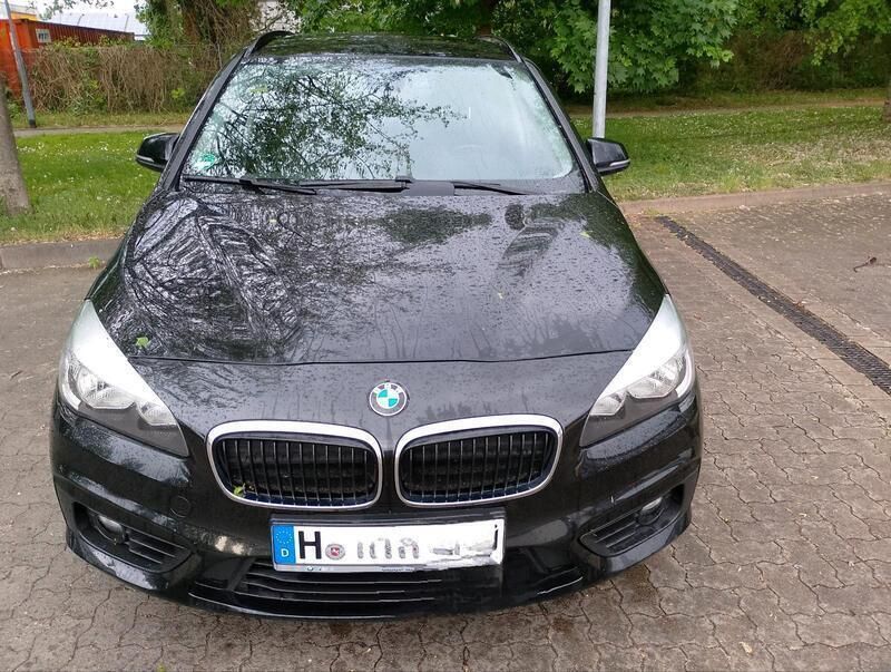 Schwarz Gebraucht 2015 BMW 218 Kombi | 9.300 € (Guter Preis) - Bild 1/4