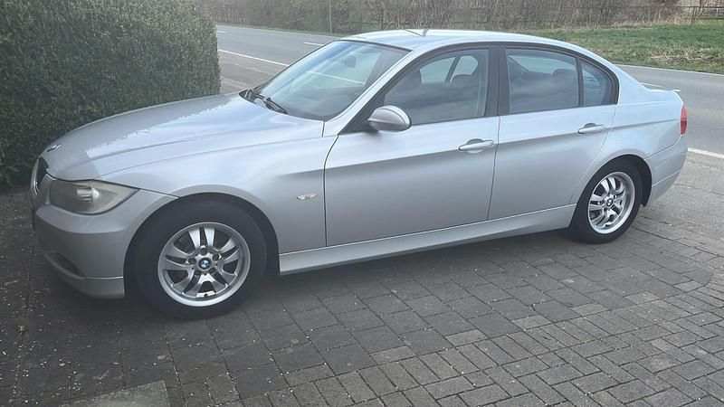 Gebraucht BMW 318 123 PS (90 kW) 2007 Silber Limousine