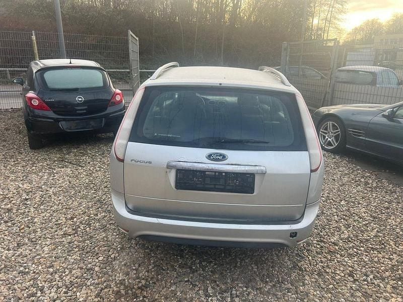 Gebraucht Ford Focus Titanium 125 PS (91 kW) 2008 Silber Limousine