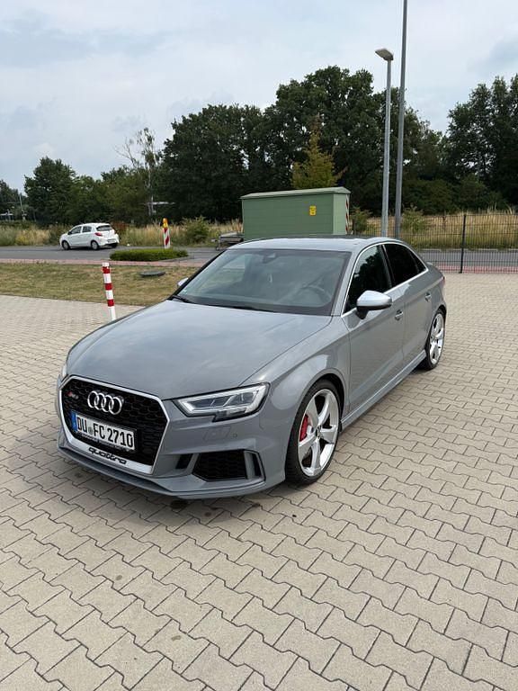 Grau Gebraucht 2018 Audi RS3 Sport Kleinwagen | 36.500 € (Superpreis) - Bild 1/4