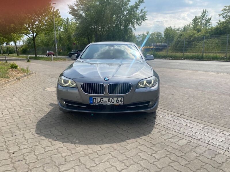 Grau Gebraucht 2011 BMW 520 Sport Line Limousine | 10.999 € (Fairer Preis) - Bild 1/4